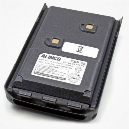 Pin Thay Thế Alinco EBP-25N Ni-MH 700mAh Cho DJ-S41, DJ-SR1 Pin thay thế Alinco EBP-25N 700mAh là dòng pin tương thích dành cho một số mẫu bộ đàm cầm tay Alinco như DJ-S41 và DJ-SR1. Sản phẩm mang mã tham khảo CS-ALP25TW, sử dụng công nghệ Nickel Metal Hydride, có điện áp danh định 3.6V và dung lượng 700mAh. Pin phù hợp để thay thế viên pin cũ bị chai, nhanh hết năng lượng, sạc không ổn định hoặc không còn đáp ứng thời gian sử dụng cần thiết. Người dùng cũng có thể trang bị sản phẩm làm pin dự phòng khi đi du lịch, dã ngoại, cắm trại, tham gia sự kiện hoặc làm việc tại nơi không thuận tiện sạc điện. Đây là pin thay thế tương thích, không phải pin do Alinco sản xuất hoặc phân phối chính hãng. Trước khi đặt mua, khách hàng nên kiểm tra model bộ đàm, mã pin cũ, điện áp và vị trí tiếp điểm để bảo đảm phù hợp. Thông số kỹ thuật Pin Alinco EBP-25N thay thế Thông số Chi tiết Tên sản phẩm Pin thay thế cho bộ đàm Alinco Mã pin tương thích EBP-25N Model tham khảo CS-ALP25TW Loại sản phẩm Pin thay thế tương thích Công nghệ pin Ni-MH – Nickel Metal Hydride Dung lượng 700mAh Điện áp danh định 3.6V Khả năng sạc lại Có Thiết bị tương thích Alinco DJ-S41, DJ-SR1 và thiết bị dùng pin EBP-25N phù hợp Mục đích sử dụng Pin thay thế hoặc pin dự phòng Bảo hành tham khảo 12 tháng Thông số thực tế có thể thay đổi tùy phiên bản hoặc lô sản xuất. Người dùng nên ưu tiên thông tin trên nhãn của sản phẩm được giao. Pin EBP-25N tương thích với bộ đàm nào? Pin CS-ALP25TW được giới thiệu tương thích với những thiết bị sử dụng chuẩn pin Alinco EBP-25N, tiêu biểu gồm: Alinco DJ-S41 Alinco DJ-SR1 Một số phiên bản bộ đàm Alinco PMR446 sử dụng pin EBP-25N PMR446 là tên của một chuẩn liên lạc vô tuyến, không phải lúc nào cũng là tên model cụ thể. Vì vậy, khách hàng không nên chỉ dựa vào chữ “PMR446” để xác định khả năng tương thích. Trước khi mua, cần đối chiếu đầy đủ: Tên model bộ đàm Mã pin cũ EBP-25N Điện áp 3.6V Công nghệ Ni-MH Hình dáng và kích thước pin Vị trí các điểm tiếp xúc Cơ cấu khóa pin vào thân máy Loại bộ sạc hiện đang sử dụng Việc lựa chọn đúng pin giúp bộ đàm nhận nguồn ổn định, hạn chế tình trạng pin không lắp vừa, thiết bị không khởi động hoặc bộ sạc báo lỗi. Khi nào cần thay Pin Alinco EBP-25N? Pin sạc sẽ suy giảm dung lượng sau một thời gian sử dụng. Người dùng nên kiểm tra và thay pin khi xuất hiện những dấu hiệu sau: Bộ đàm nhanh hết pin hơn trước Pin sạc lâu nhưng thời gian sử dụng ngắn Thiết bị báo pin ảo hoặc mức pin thay đổi bất thường Bộ đàm thường xuyên tắt nguồn khi phát tín hiệu Pin không thể sạc đầy Pin nóng bất thường trong quá trình sạc Vỏ pin bị nứt, phồng hoặc biến dạng Điểm tiếp xúc bị oxy hóa hoặc hư hỏng Thay pin đúng thời điểm giúp hạn chế gián đoạn liên lạc và tránh tiếp tục sử dụng một viên pin đã xuống cấp. Ưu điểm nổi bật của Pin Alinco DJ-S41, DJ-SR1 Dung lượng 700mAh Pin có dung lượng 700mAh, phù hợp với các mẫu bộ đàm Alinco cầm tay nhỏ gọn và nhu cầu liên lạc thông thường. Dung lượng này đáp ứng các hoạt động như: Liên lạc cá nhân hằng ngày Điều phối nhóm nhỏ Sử dụng trong chuyến dã ngoại Liên lạc tại sự kiện quy mô nhỏ Trang bị cho nhân viên bảo vệ Dùng làm pin dự phòng khi đi xa Thời gian hoạt động thực tế phụ thuộc vào công suất phát, tần suất đàm thoại, mức âm lượng và tình trạng của bộ đàm. Điện áp danh định 3.6V Điện áp 3.6V giúp pin cung cấp nguồn điện phù hợp cho những thiết bị sử dụng chuẩn EBP-25N tương thích. Sử dụng đúng điện áp góp phần hạn chế các vấn đề như: Bộ đàm không khởi động Thiết bị tắt nguồn đột ngột Pin không thể sạc đầy Bộ sạc báo lỗi Pin hoặc bộ đàm nóng bất thường Thời lượng sử dụng thấp hơn dự kiến Không nên lắp pin có điện áp khác khi chưa được xác nhận tương thích. Công nghệ Nickel Metal Hydride Pin sử dụng công nghệ Nickel Metal Hydride, thường được viết tắt là Ni-MH. Đây là công nghệ pin sạc phổ biến trên nhiều thiết bị liên lạc cầm tay. Ưu điểm của pin Ni-MH gồm: Có thể sạc lại nhiều lần Cung cấp nguồn điện tương đối ổn định Phù hợp với nhiều thiết bị bộ đàm đời phổ biến Chi phí thay thế hợp lý Thuận tiện trang bị làm pin dự phòng Đáp ứng tốt nhu cầu liên lạc hằng ngày Người dùng cần sử dụng bộ sạc hỗ trợ pin Ni-MH. Không nên dùng bộ sạc chỉ dành cho Lithium-ion nếu chưa được xác nhận tương thích. Thiết kế nhỏ gọn, dễ thay thế Pin được thiết kế theo kiểu dáng của bộ đàm Alinco tương thích. Kích thước gọn giúp người dùng dễ dàng tháo lắp, sạc và mang theo làm nguồn dự phòng. Thiết kế này phù hợp với người thường xuyên di chuyển hoặc sử dụng bộ đàm trong các chuyến đi ngoài trời. Giúp tiếp tục sử dụng bộ đàm cũ Khi bộ đàm vẫn hoạt động tốt nhưng pin đã chai, thay pin mới là giải pháp tiết kiệm hơn so với mua thiết bị khác. Pin EBP-25N thay thế giúp người dùng tiếp tục khai thác bộ đàm đang có, giảm chi phí và hạn chế lãng phí thiết bị. Thời gian sử dụng của Pin Ni-MH 700mAh Thời lượng hoạt động của pin không cố định mà phụ thuộc vào nhiều yếu tố: Công suất phát của bộ đàm Tần suất nhấn nút PTT Tỷ lệ thời gian phát, thu và chờ Mức âm lượng Chất lượng tín hiệu tại khu vực sử dụng Nhiệt độ môi trường Tình trạng của bộ đàm Tuổi thọ và số chu kỳ sạc của pin Chất lượng bộ sạc đang sử dụng Nếu người dùng phát tín hiệu liên tục, pin sẽ tiêu hao nhanh hơn. Khi thiết bị chủ yếu ở chế độ chờ hoặc nhận tín hiệu, thời gian sử dụng có thể kéo dài hơn. Đối với chuyến đi dài hoặc công việc cần liên lạc liên tục, người dùng nên chuẩn bị thêm một viên pin đã được sạc đầy. Ứng dụng thực tế của Pin Alinco EBP-25N Du lịch và dã ngoại Bộ đàm giúp các thành viên trong nhóm giữ liên lạc khi cắm trại, leo núi hoặc di chuyển tại nơi sóng điện thoại yếu. Pin dự phòng giúp kéo dài thời gian sử dụng và hạn chế thiết bị hết nguồn giữa chuyến đi. Bảo vệ và điều phối nhóm Đội bảo vệ nhỏ có thể sử dụng bộ đàm để trao đổi thông tin giữa các vị trí. Pin thay thế giúp thiết bị duy trì nguồn điện trong ca trực, đặc biệt khi pin cũ đã giảm dung lượng. Sự kiện quy mô nhỏ Nhân viên hậu cần, kỹ thuật và điều phối có thể sử dụng bộ đàm để phối hợp trong quá trình tổ chức chương trình. Trang bị thêm pin dự phòng giúp hạn chế gián đoạn liên lạc khi sự kiện kéo dài. Nhà hàng và khu vui chơi Bộ đàm hỗ trợ trao đổi nhanh giữa nhân viên phục vụ, bảo vệ, kỹ thuật và quản lý. Pin EBP-25N tương thích giúp tiếp tục sử dụng các thiết bị Alinco đang hoạt động tốt. Nhu cầu liên lạc cá nhân Người dùng Radio nghiệp dư hoặc người cần bộ đàm cho các hoạt động cá nhân có thể trang bị thêm pin để tăng tính chủ động. Pin nhỏ gọn, thuận tiện mang theo trong túi phụ kiện hoặc balo. Vì sao nên chọn Pin thay thế Alinco EBP-25N? Sản phẩm là lựa chọn đáng cân nhắc nhờ những ưu điểm: Dung lượng 700mAh Điện áp danh định 3.6V Công nghệ Ni-MH có thể sạc lại Tương thích với chuẩn pin EBP-25N phù hợp Dùng được cho Alinco DJ-S41 và DJ-SR1 theo thông tin sản phẩm Thiết kế nhỏ gọn, dễ tháo lắp Phù hợp làm pin thay thế hoặc dự phòng Giúp tiếp tục sử dụng bộ đàm cũ Chi phí hợp lý hơn so với thay toàn bộ thiết bị Có chính sách bảo hành theo đơn vị cung cấp Đây là pin thay thế tương thích. Không nên mô tả sản phẩm là pin Alinco chính hãng nếu không có tài liệu chứng minh nguồn gốc. Hướng dẫn sử dụng và bảo quản Pin EBP-25N Để kéo dài tuổi thọ và duy trì độ an toàn, người dùng nên lưu ý: Kiểm tra đúng model bộ đàm trước khi lắp Đối chiếu mã EBP-25N trên pin cũ Kiểm tra điện áp 3.6V và công nghệ Ni-MH Lắp pin đúng chiều và đúng vị trí Sử dụng bộ sạc tương thích Sạc tại nơi khô ráo, thông thoáng Không đặt pin gần nguồn nhiệt cao Không để pin bị ngấm nước Tránh làm rơi hoặc va đập mạnh Không để điểm tiếp xúc chạm vào vật kim loại Không tự ý tháo rời hoặc sửa chữa cell pin Sạc bảo dưỡng định kỳ nếu không sử dụng lâu ngày Người dùng cần ngừng sử dụng pin khi xuất hiện: Pin bị phồng hoặc biến dạng Vỏ pin bị nứt Có hiện tượng rò rỉ Pin nóng bất thường Không thể sạc đầy Thời gian hoạt động giảm mạnh Bộ sạc liên tục báo lỗi Pin Alinco DJ-S41, DJ-SR1 phù hợp với ai? Sản phẩm phù hợp với: Người đang sử dụng Alinco DJ-S41 Người dùng Alinco DJ-SR1 Thiết bị dùng chuẩn pin EBP-25N tương thích Người cần thay pin cũ bị chai Người muốn trang bị thêm pin dự phòng Nhóm đi du lịch, cắm trại hoặc dã ngoại Đội bảo vệ và điều phối nhỏ Nhân viên sự kiện, nhà hàng hoặc khu vui chơi Người sử dụng bộ đàm cho nhu cầu cá nhân Khi mua số lượng lớn, nên thử một mẫu pin với thiết bị và bộ sạc đang sử dụng trước khi nhập đồng loạt. Câu hỏi thường gặp về Pin Alinco EBP-25N Pin dùng cho bộ đàm nào? Theo thông tin sản phẩm, pin tương thích với Alinco DJ-S41, DJ-SR1 và một số thiết bị sử dụng chuẩn EBP-25N phù hợp. Pin có dung lượng bao nhiêu? Pin có dung lượng công bố 700mAh. Điện áp của pin là bao nhiêu? Điện áp danh định của sản phẩm là 3.6V. Pin sử dụng công nghệ gì? Sản phẩm sử dụng công nghệ Ni-MH, tên đầy đủ là Nickel Metal Hydride. Pin có tương thích với EBP-25N không? Có. Sản phẩm được giới thiệu là pin thay thế tương thích với mã Alinco EBP-25N. Đây có phải pin Alinco chính hãng không? Không. Đây là pin thay thế tương thích, không phải sản phẩm do Alinco sản xuất hoặc phân phối chính hãng. Có thể sử dụng pin làm nguồn dự phòng không? Có. Sản phẩm phù hợp để mang theo làm pin dự phòng khi đi xa hoặc sử dụng bộ đàm trong thời gian dài. Có thể sạc bằng bộ sạc Lithium-ion không? Không nên. Pin Ni-MH cần được sạc bằng bộ sạc hỗ trợ đúng công nghệ, điện áp và vị trí tiếp xúc. Pin có được bảo hành không? Theo nội dung sản phẩm, pin có thời gian bảo hành tham khảo 12 tháng. Chính sách cụ thể cần được xác nhận với đơn vị bán hàng. Trước khi mua cần kiểm tra những gì? Người dùng nên kiểm tra model bộ đàm, mã pin cũ, điện áp, công nghệ pin, hình dáng, kích thước, chân tiếp xúc và bộ sạc đang sử dụng. Mua Pin Thay Thế Alinco EBP-25N ở đâu? Pin thay thế Alinco EBP-25N Ni-MH 700mAh là giải pháp nguồn điện dành cho bộ đàm Alinco DJ-S41, DJ-SR1 và các thiết bị tương thích. Sản phẩm phù hợp để thay pin cũ bị chai hoặc trang bị làm nguồn dự phòng cho du lịch, dã ngoại, bảo vệ, sự kiện và nhu cầu liên lạc cá nhân. Trước khi đặt mua, khách hàng nên cung cấp model bộ đàm, mã pin cũ hoặc hình ảnh phụ kiện đang sử dụng để được kiểm tra khả năng tương thích. Hotline: 0386.001.001 – 0917.834.532 Thông tin SEO đề xuất Tiêu đề SEO: Pin Alinco EBP-25N 700mAh Cho DJ-S41, DJ-SR1 Meta description: Pin thay thế Alinco EBP-25N Ni-MH 700mAh, điện áp 3.6V, tương thích bộ đàm DJ-S41, DJ-SR1 và thiết bị dùng chuẩn pin phù hợp. Đường dẫn URL: pin-alinco-ebp-25n-700mah-cho-dj-s41-dj-sr1 Từ khóa chính: Pin Alinco EBP-25N Từ khóa phụ: pin Alinco DJ-S41, pin Alinco DJ-SR1, pin CS-ALP25TW, pin Ni-MH 3.6V, pin bộ đàm Alinco 700mAh Alt ảnh đúng sản phẩm: Pin thay thế Alinco EBP-25N Ni-MH 700mAh cho bộ đàm DJ-S41 và DJ-SR1 Alt ảnh hiện tại: Pin Alinco EBP-92 Lithium-ion 7.4V 1800mAh dành cho bộ đàm Alinco.